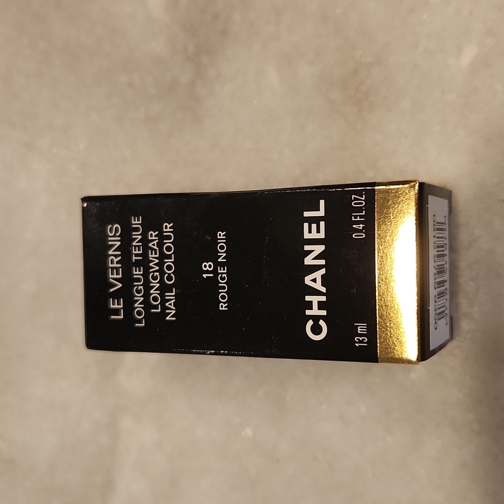 NEW Chanel Le Vernis nail colour